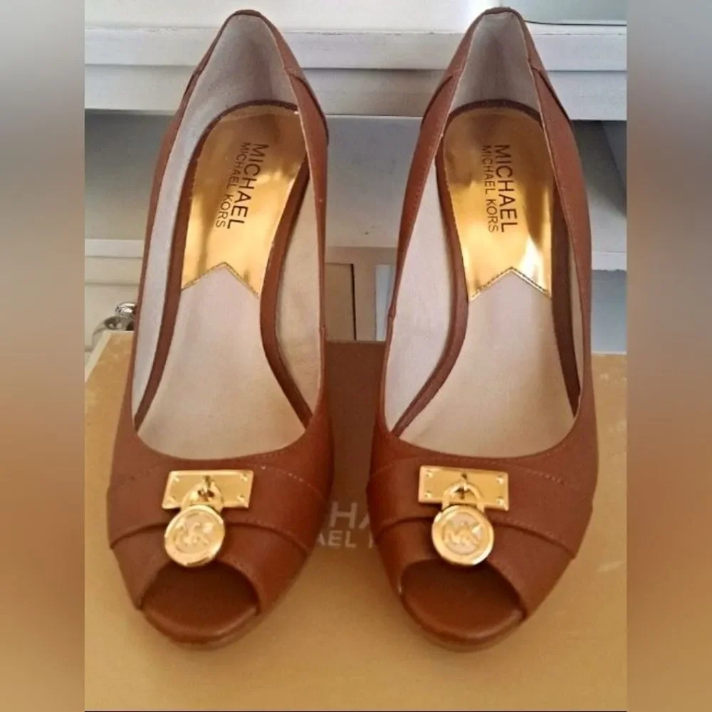 NEW Michael Kors MK Hamilton Tan Light Brown Peep Open Toe Wedge Heels Pump 10